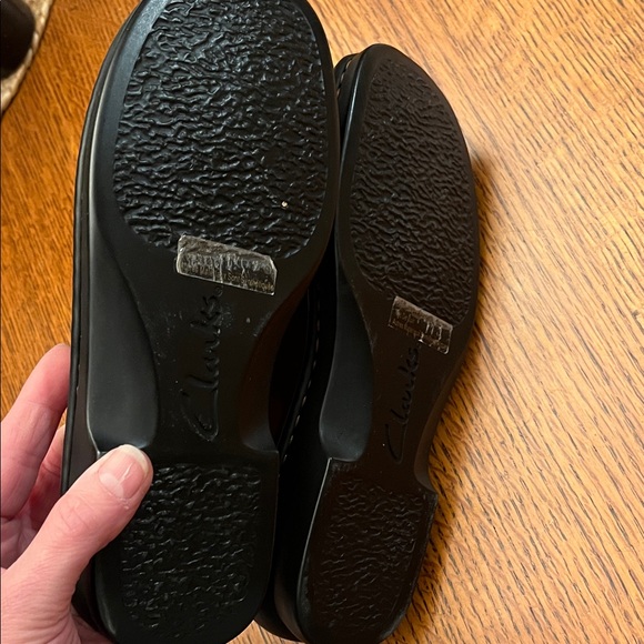 Clarks Womens Deep Red Clogs/Mules NWOT, size 7 - Picture 3 of 4